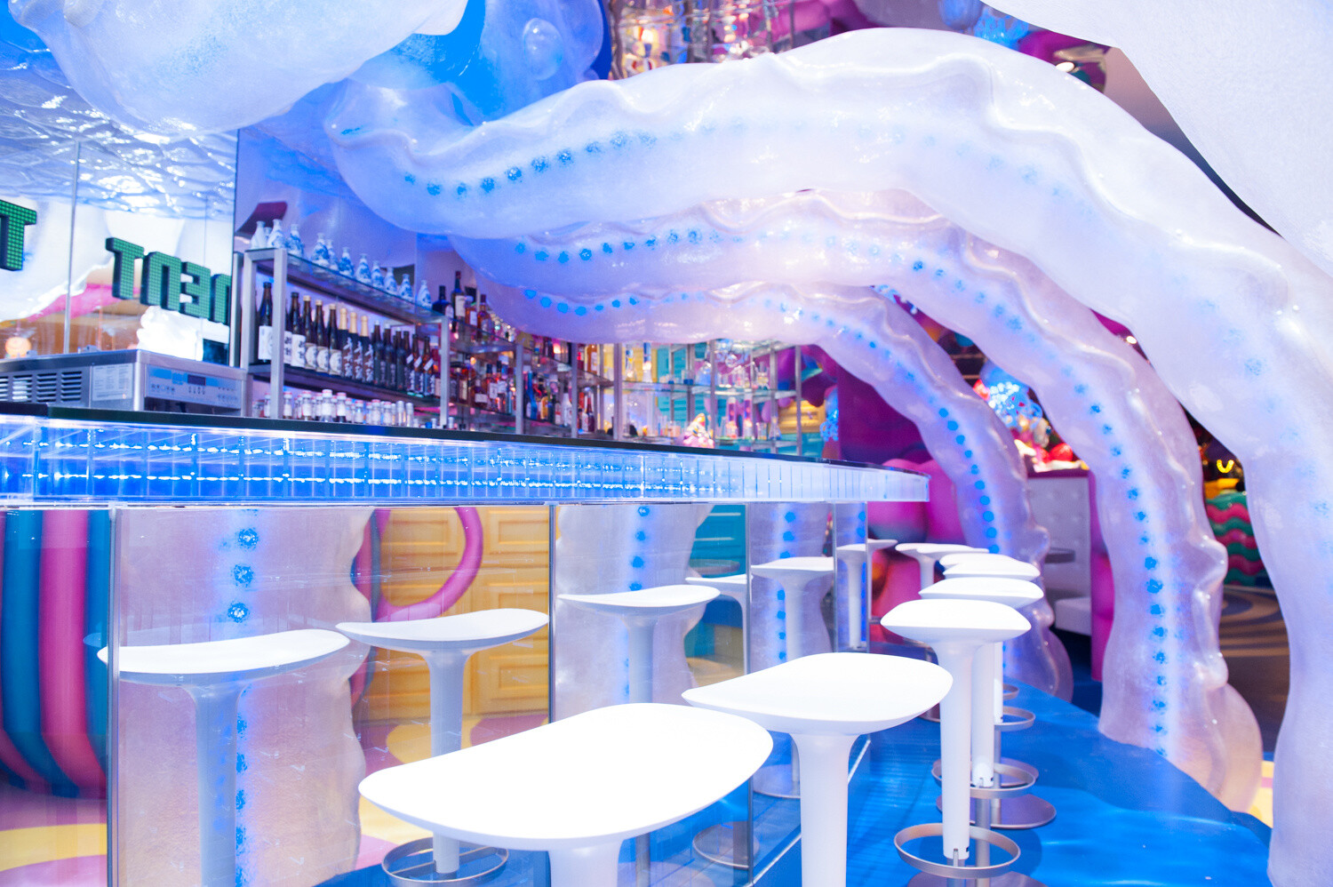 A cafe where you can experience the latest in Harajuku pop culture has opened - the Kawaii Monster Cafe. 7