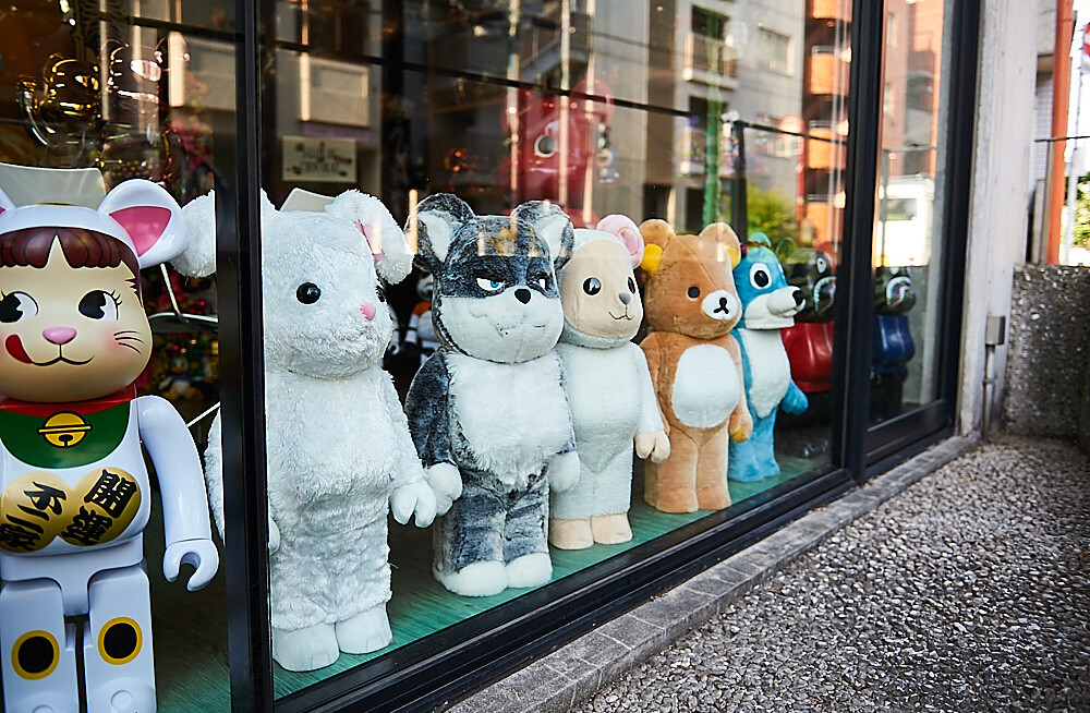 Art of Figure Making: MEDICOM TOY and BE@RBRICK 9