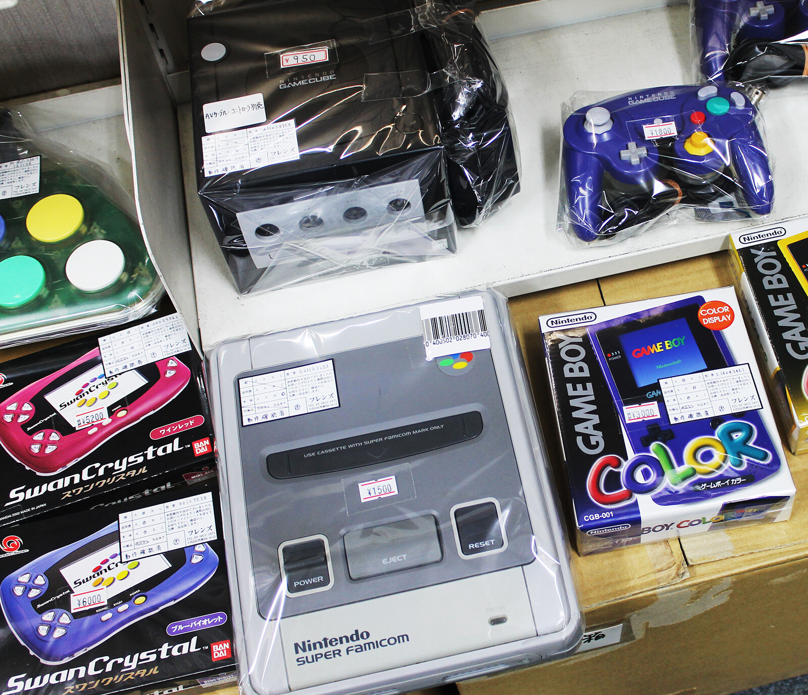 FRIENDS: An Akihabara Game Shop Filled to the Brim with Nostalgic Retro Games 7