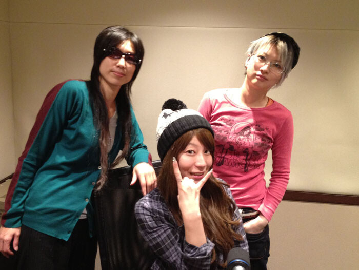 Zwei Performs the Opening Song from the Anime Robotic;Notes 0