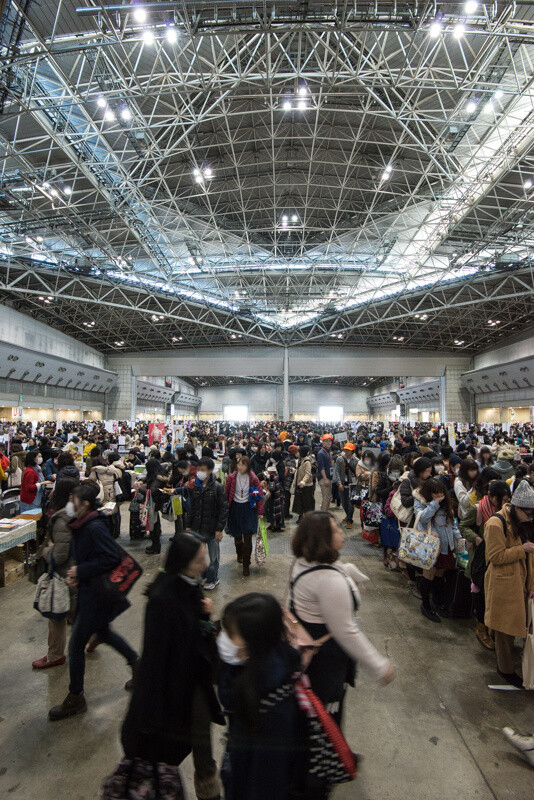 The Curtain Opens on the 40th Year of Comiket! 14