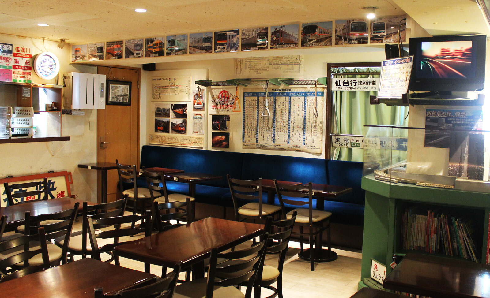LittleTGV: A Railroad Concept Bar and Restaurant for Train Otaku in Akihabara 5