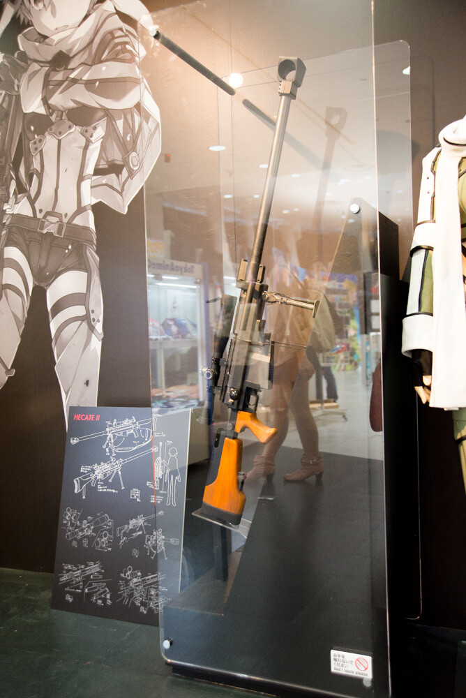 Sinon’s outfit and an actual-size replica of her beloved gun 16