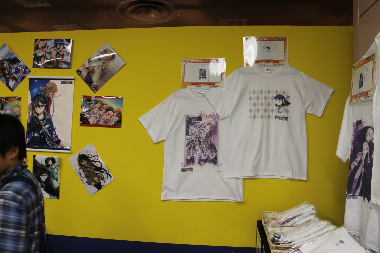 Visitors Line Up for Limited Goods at “Big Dengeki Bunko Exhibition”! 2