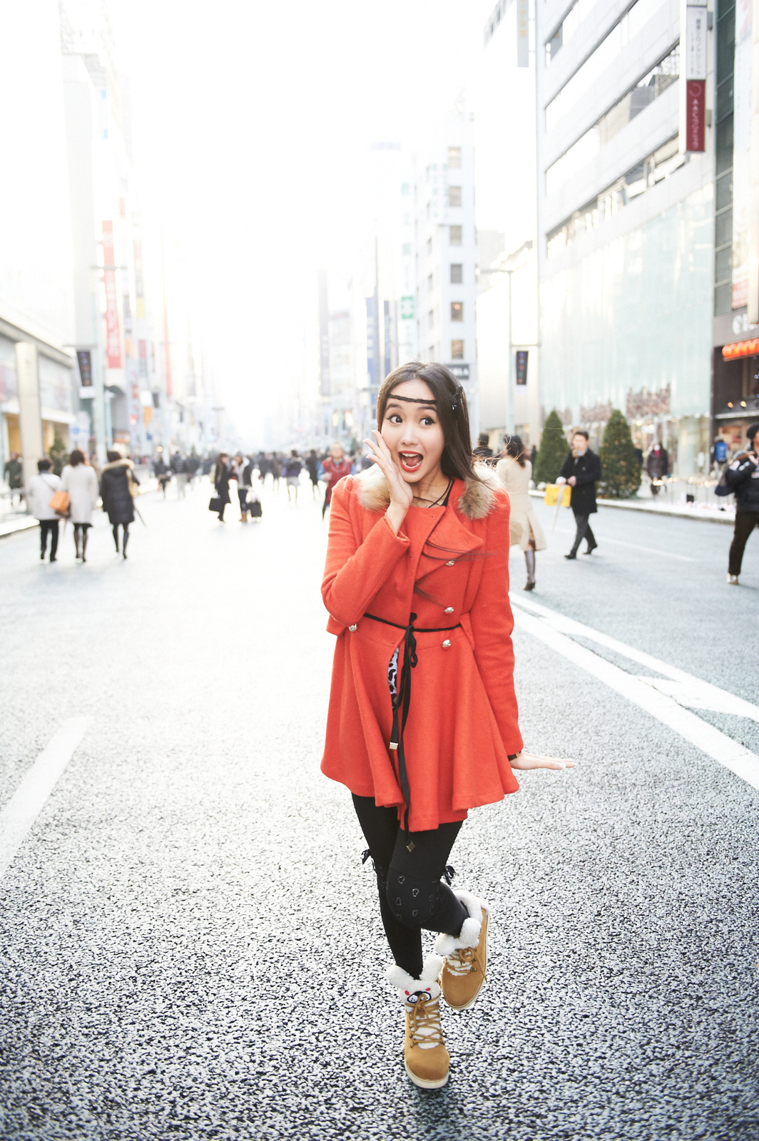 The World's Most Famous Cosplayer Came Back to Japan: Alodia Walks Tokyo!
