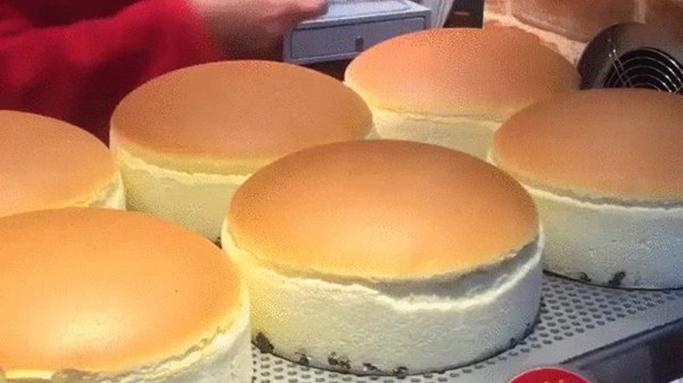 Japan's Bouncy Cheesecakes are Love at First Sight