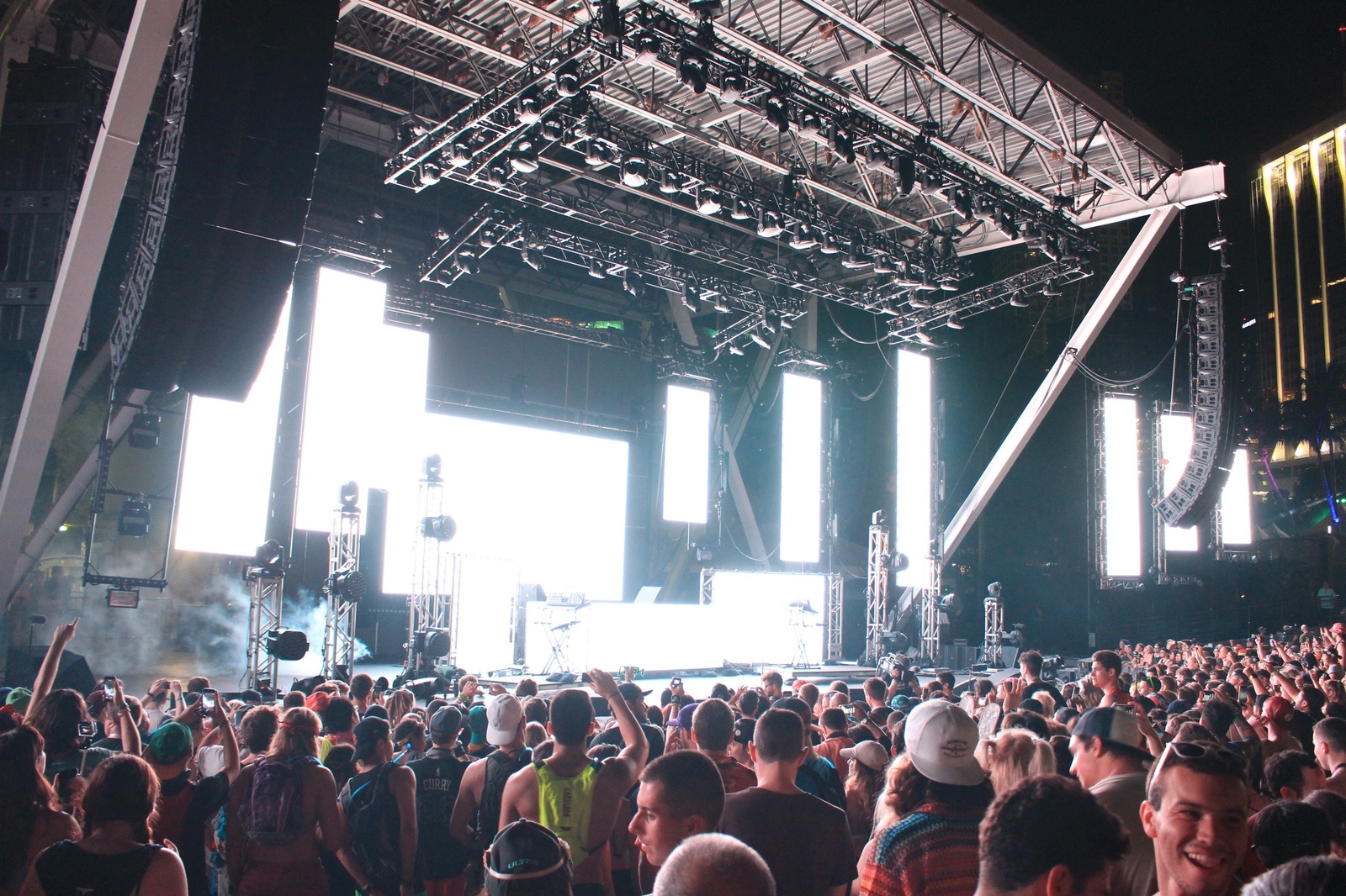 Over 160,000 People from Around the World Descend on Miami for Ultra Music Festival 2016 48