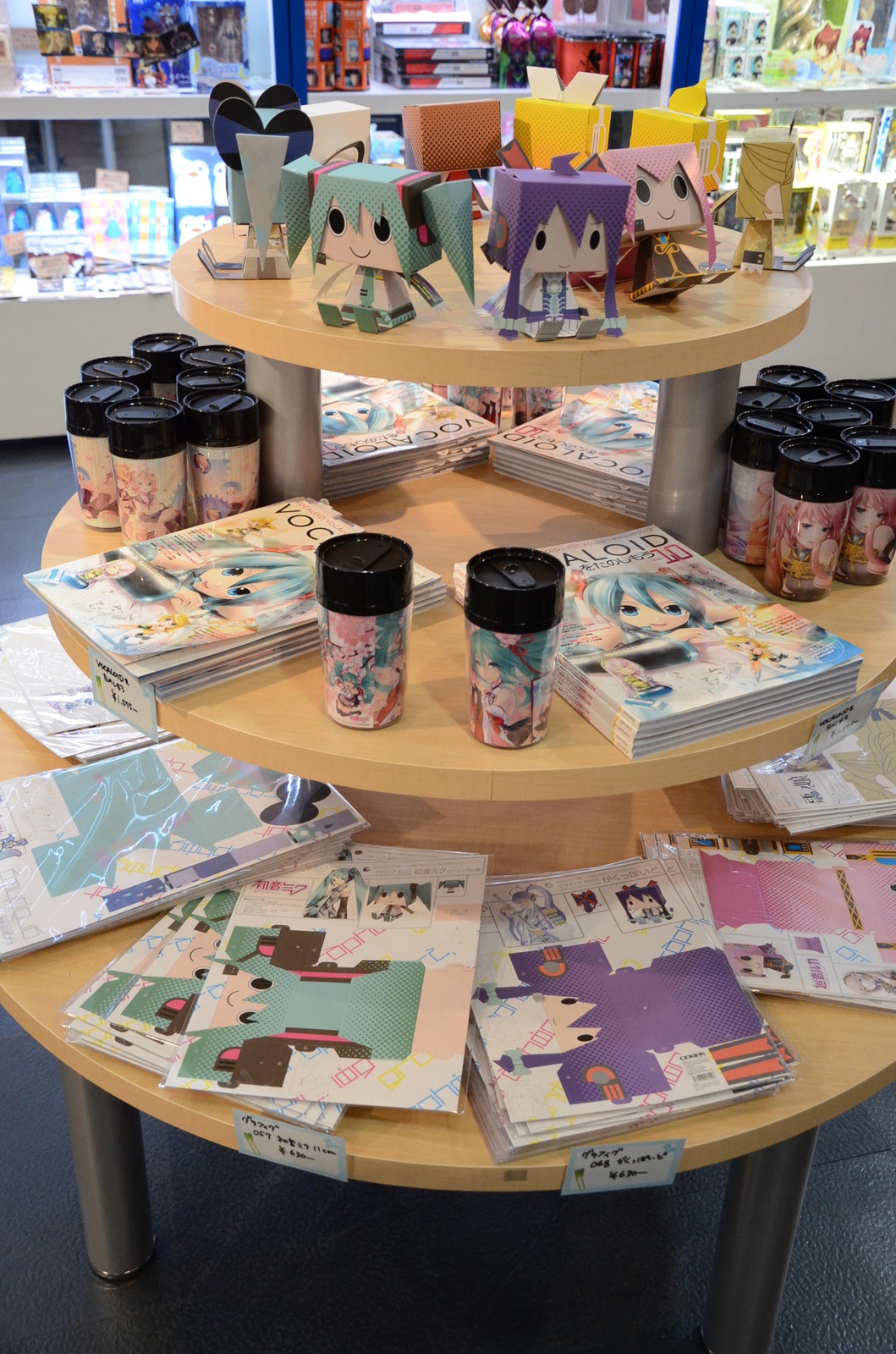 Life-Size Miku Statue Displayed at Hatsune Miku Illustration and Art Exhibit in Akihabara! 7