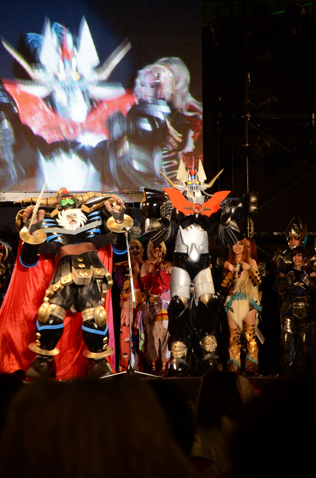 And the winners, team Italy! Everyone at the venue must have thought, "How can they jump around in those suits?" 12