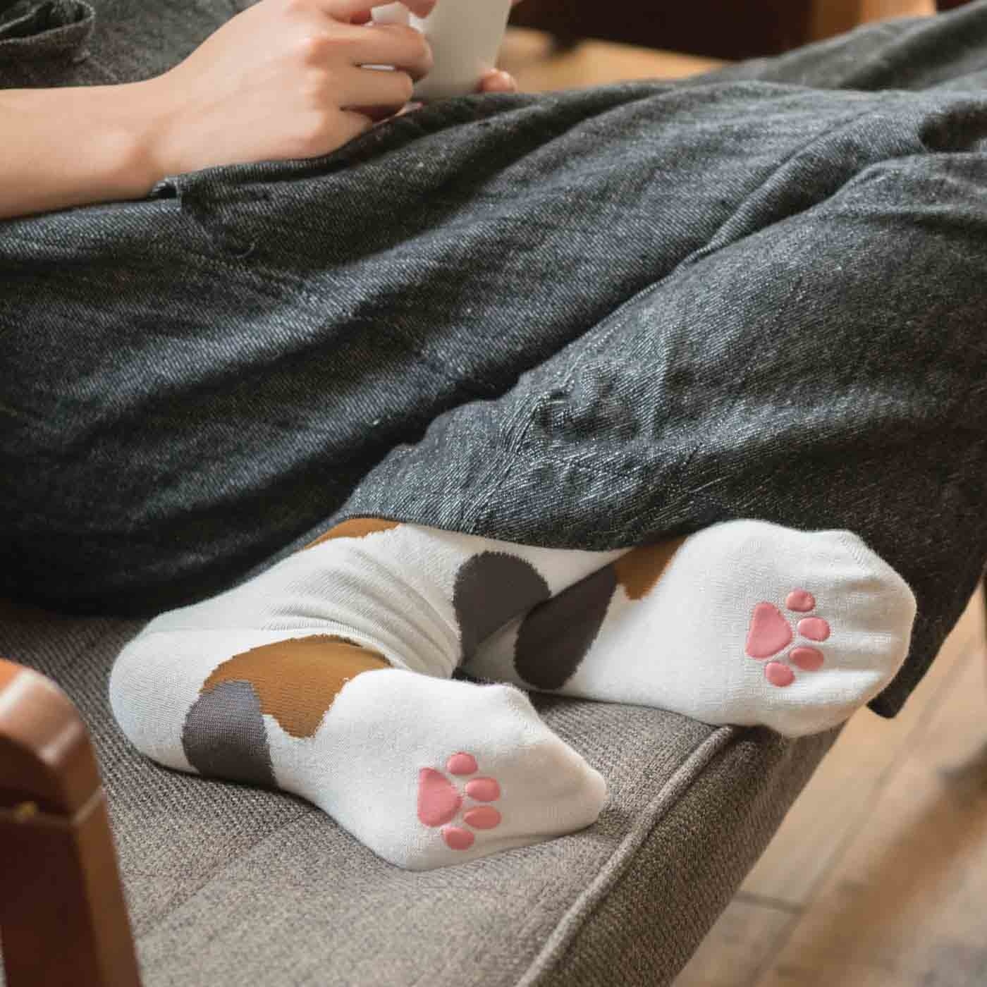 Step into Summer with a Pair of Adorable Cat Paw Socks!