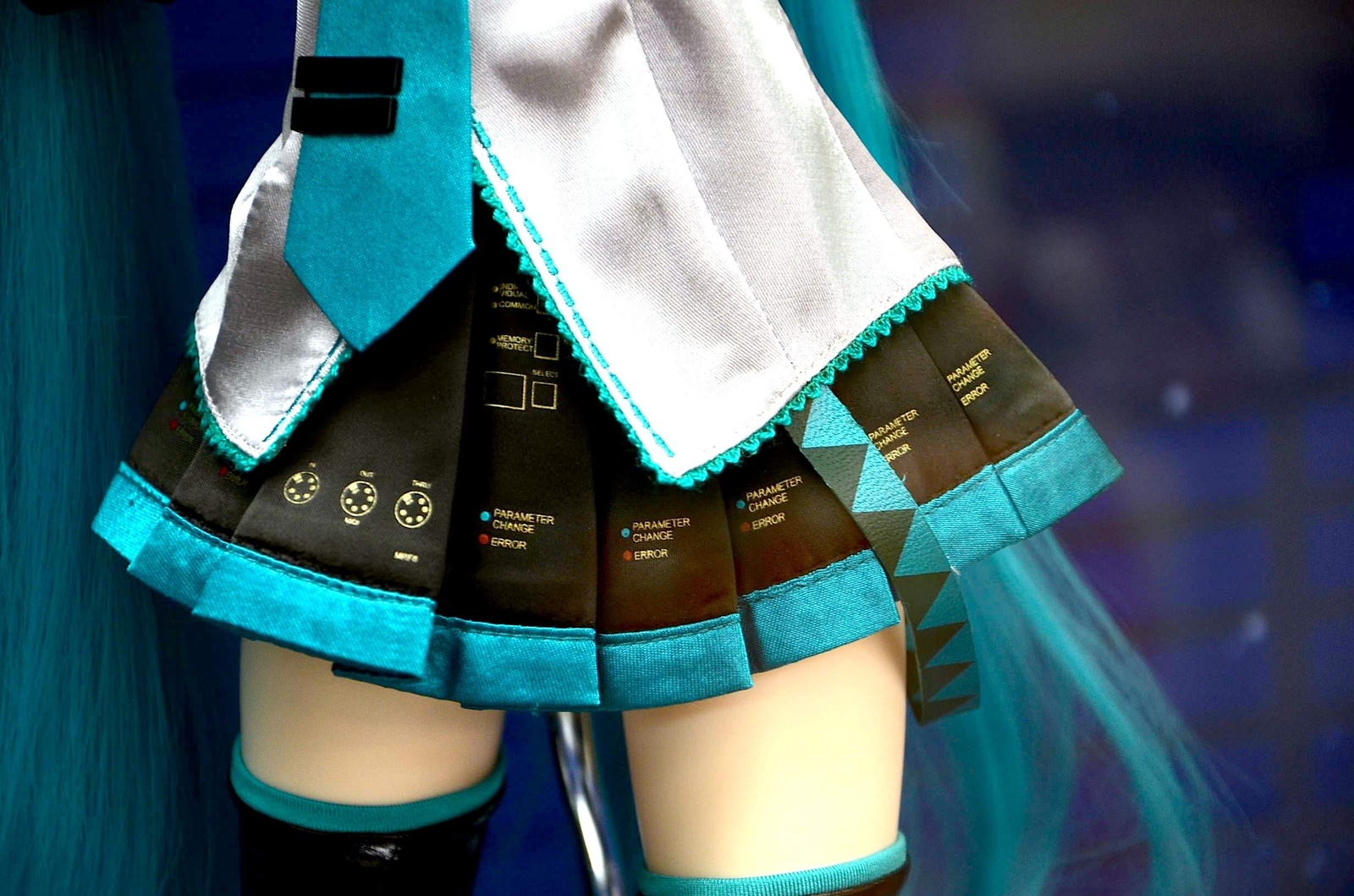 Great attention was also given to the faithful recreation of the skirt’s design.  8