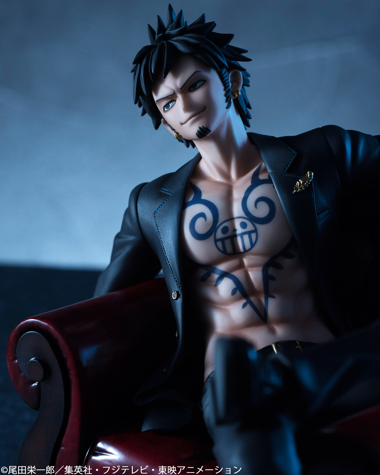 One Piece’s Trafalgar Law Has Taken Command of This Comfy Armchair! 9