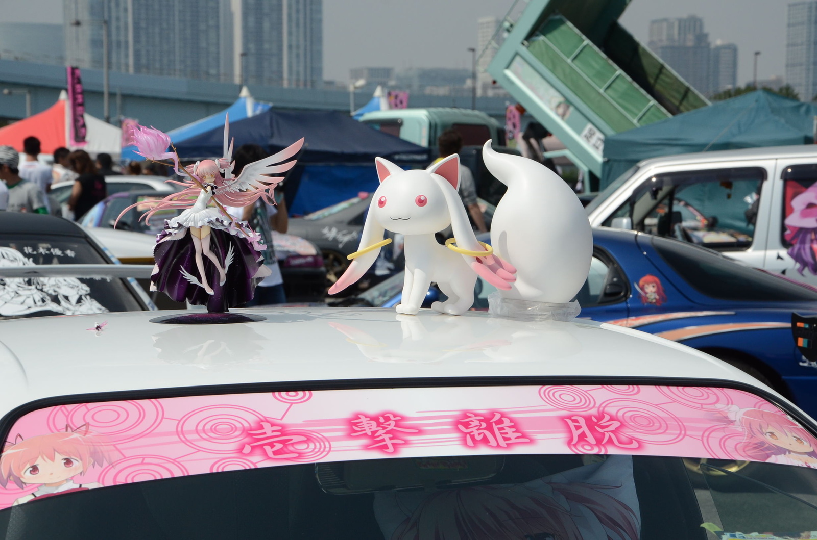 “Mai Waifu” on Cars?! More than 1,000 Cars on Display at Itasha Festival Ita G Festa 10