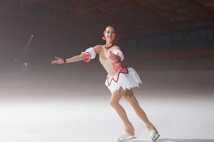 Madoka Takes to the Ice in Magia Record Anniversary Ad Featuring Olympic Gold Medalist!