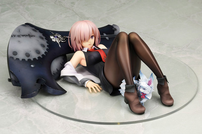 Fate/Grand Order's Shielder Kicks Back With Fou-kun for Charming Figure!