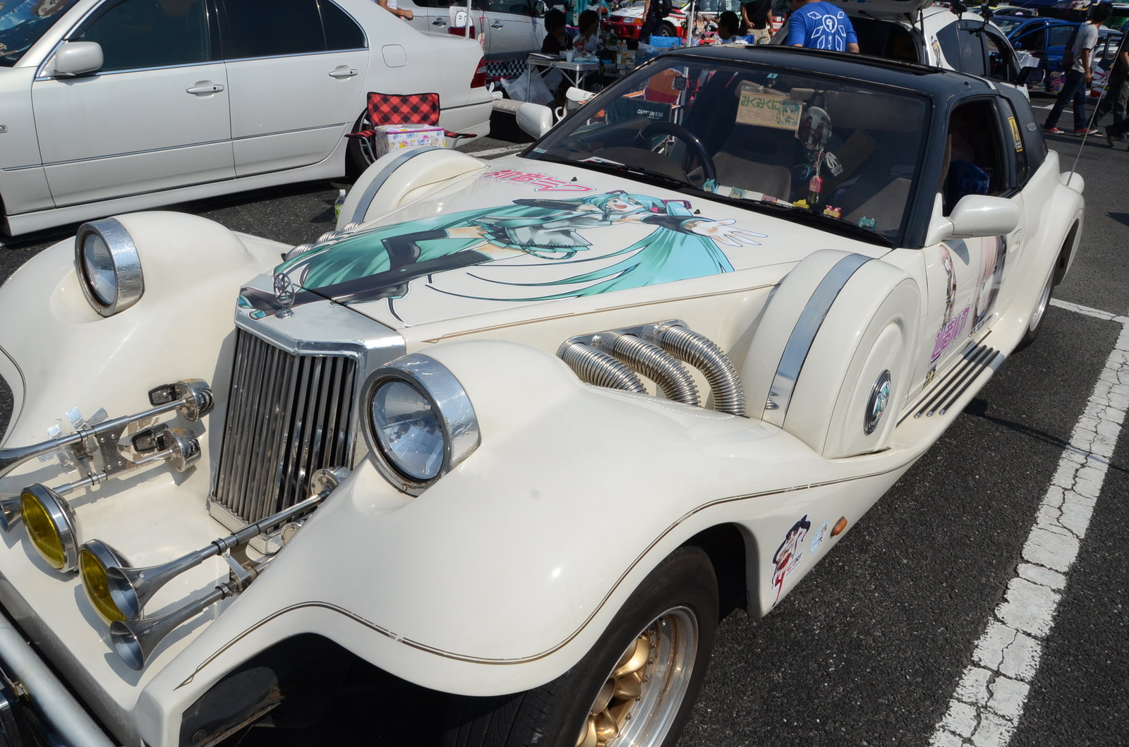 “Mai Waifu” on Cars?! More than 1,000 Cars on Display at Itasha Festival Ita G Festa 19