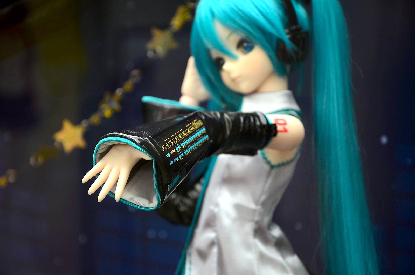 Even her sleeves were painstakingly created.  7