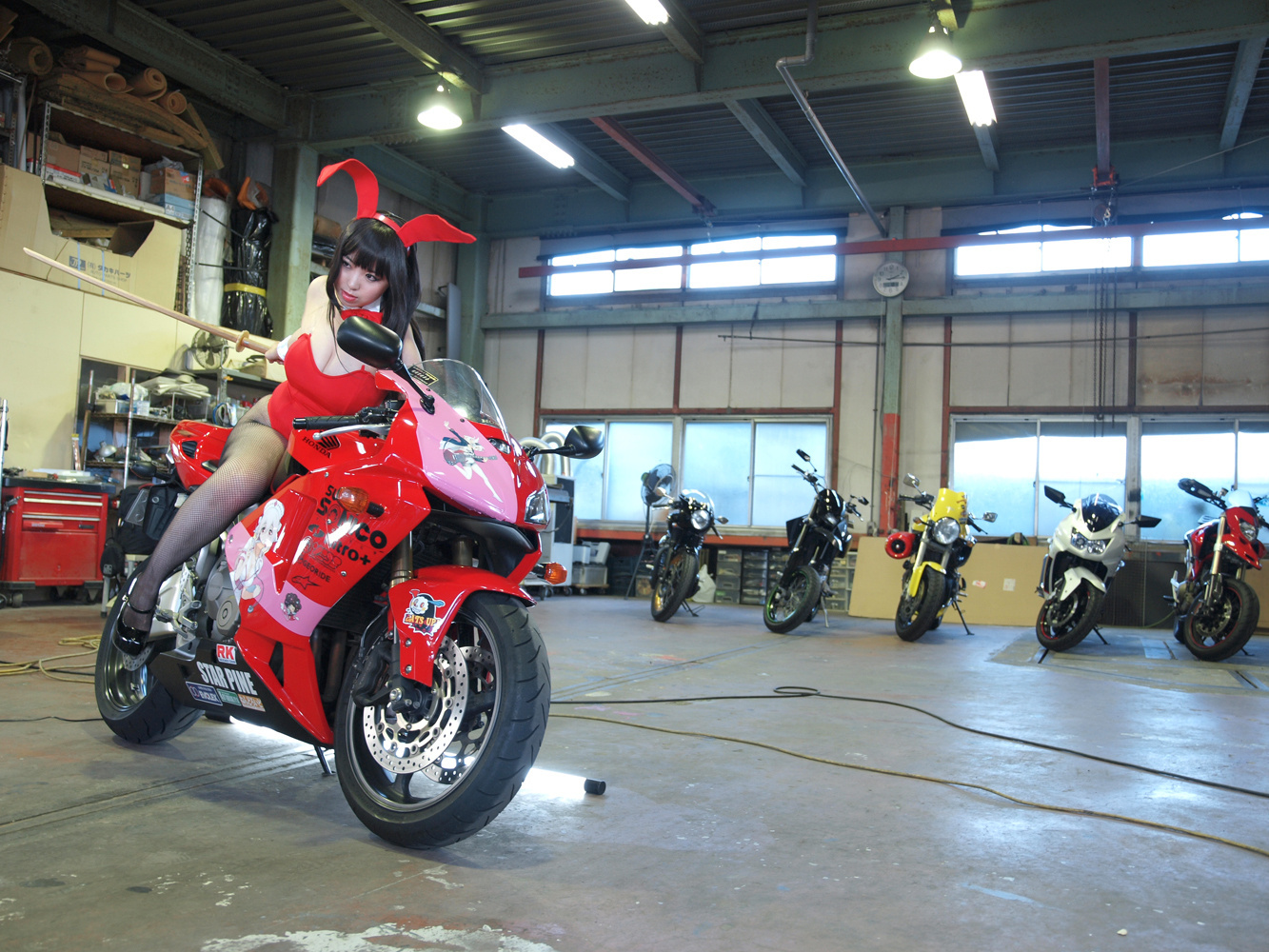 Behind the Scenes of Cyborgnene’s Cool and Sexy World! [3/3]