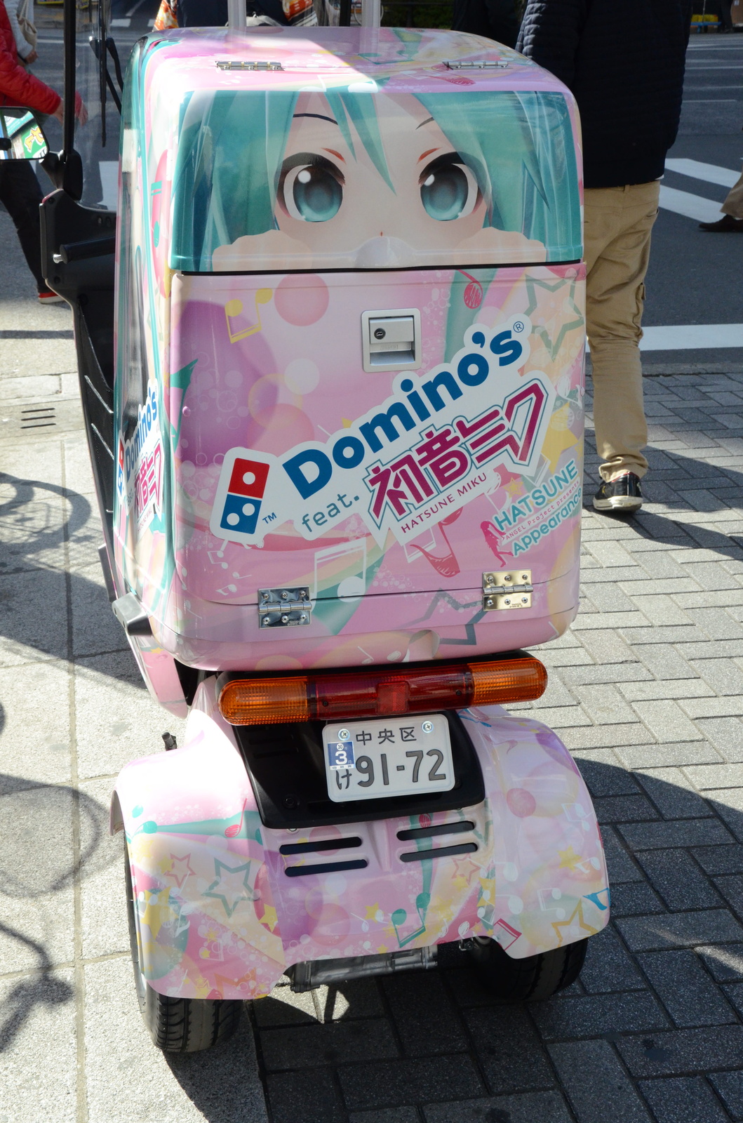 World’s Only Miku x Domino’s Pizza Bike Dashes Through Akiba! 5