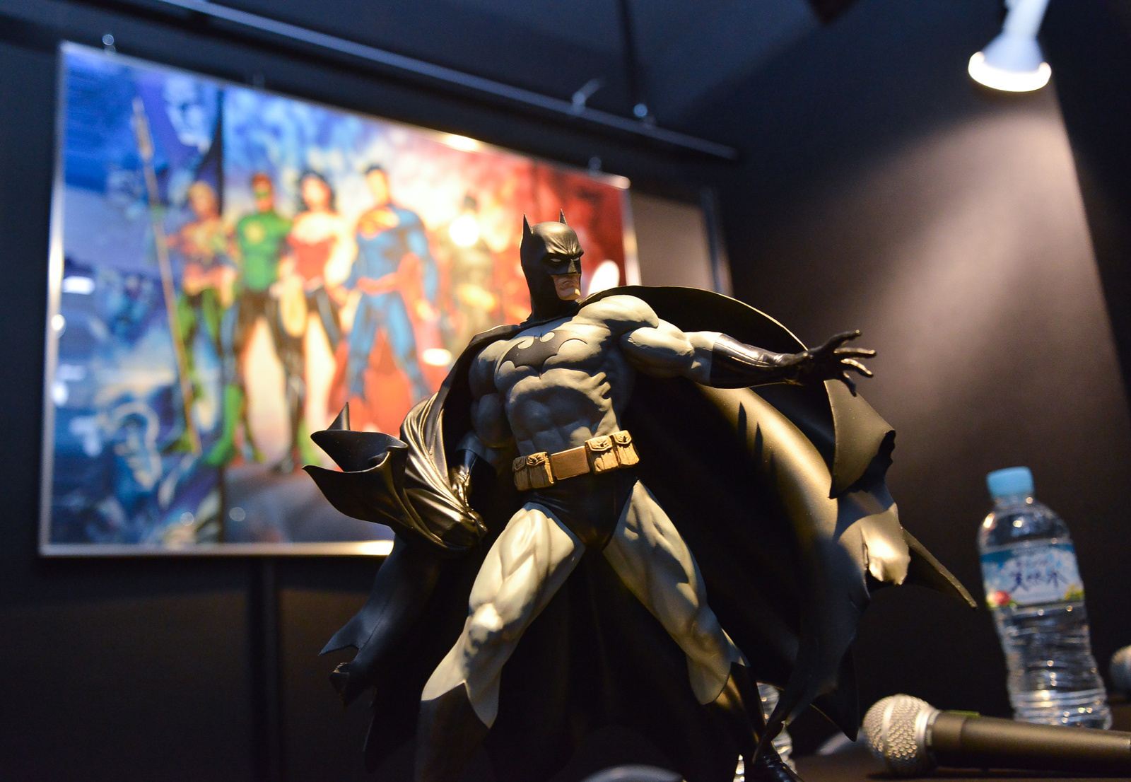 He had nothing but praise for Kotobukiya’s figures, saying, “It’s like they’ve leaped out from the pages of the comics.” 7