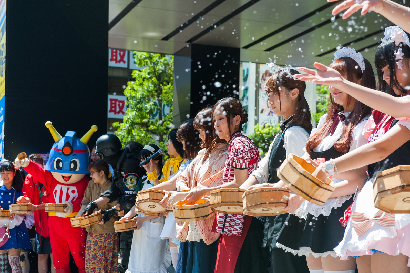 Akihabara’s "Water Girls" Help Otaku Beat the Midsummer Heat! 2