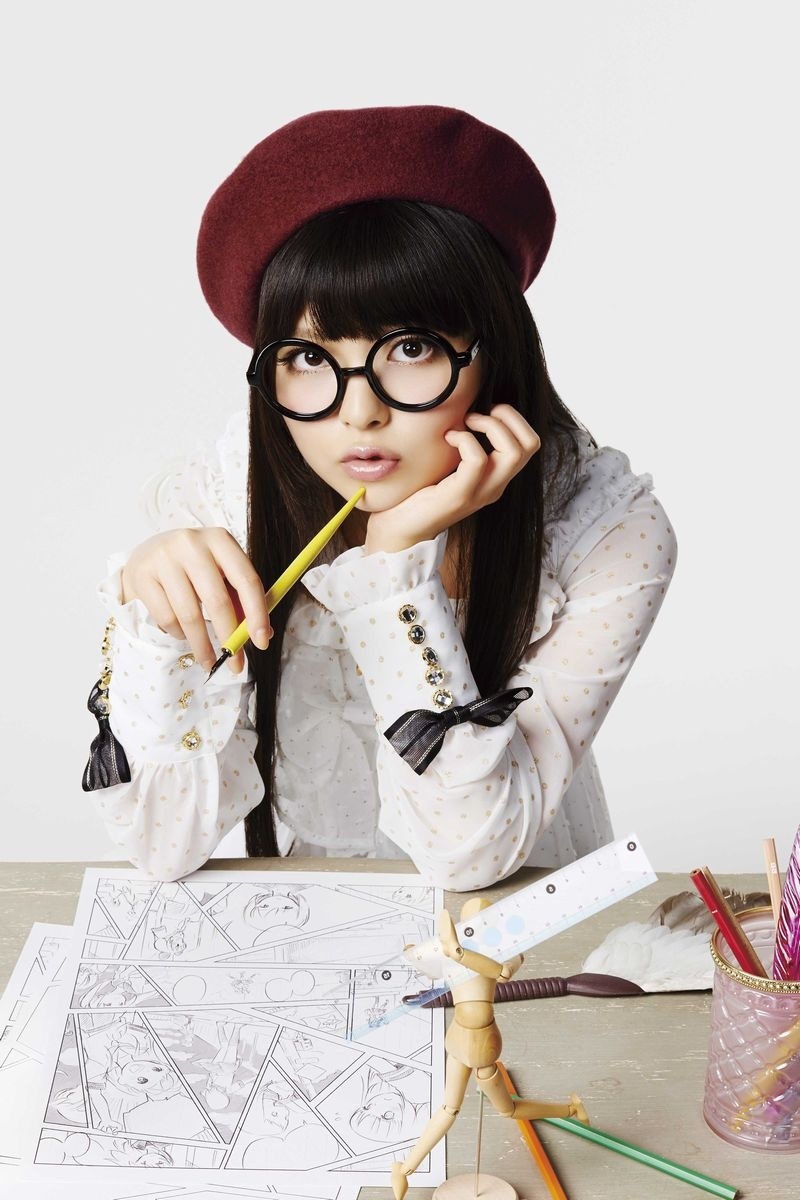 Uesaka Transforms into a Manga Artist for “Genshiken: Second Season” Theme Song