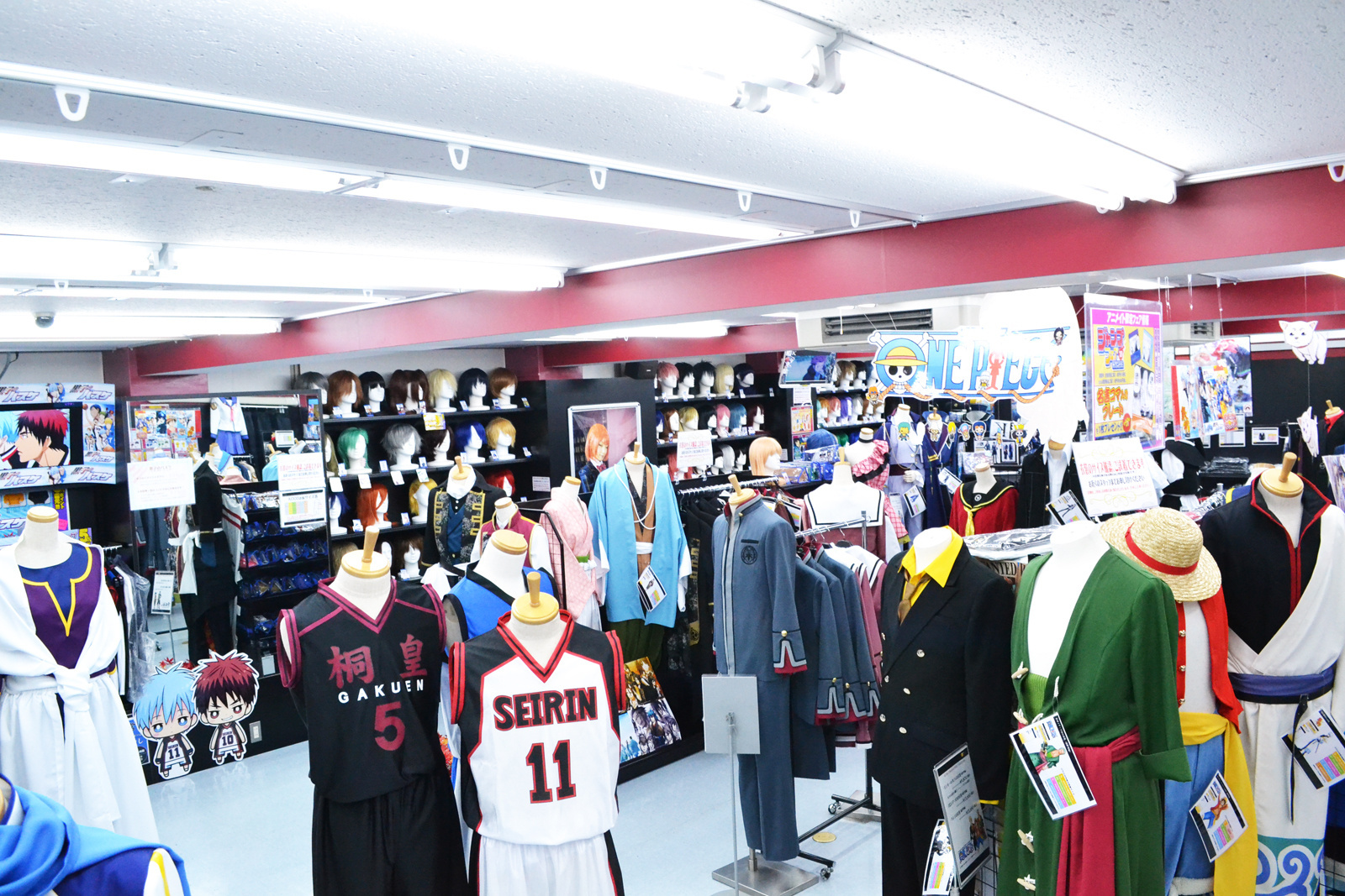 TOM Infiltrates the Best Anime Shop in the World! [1/3]