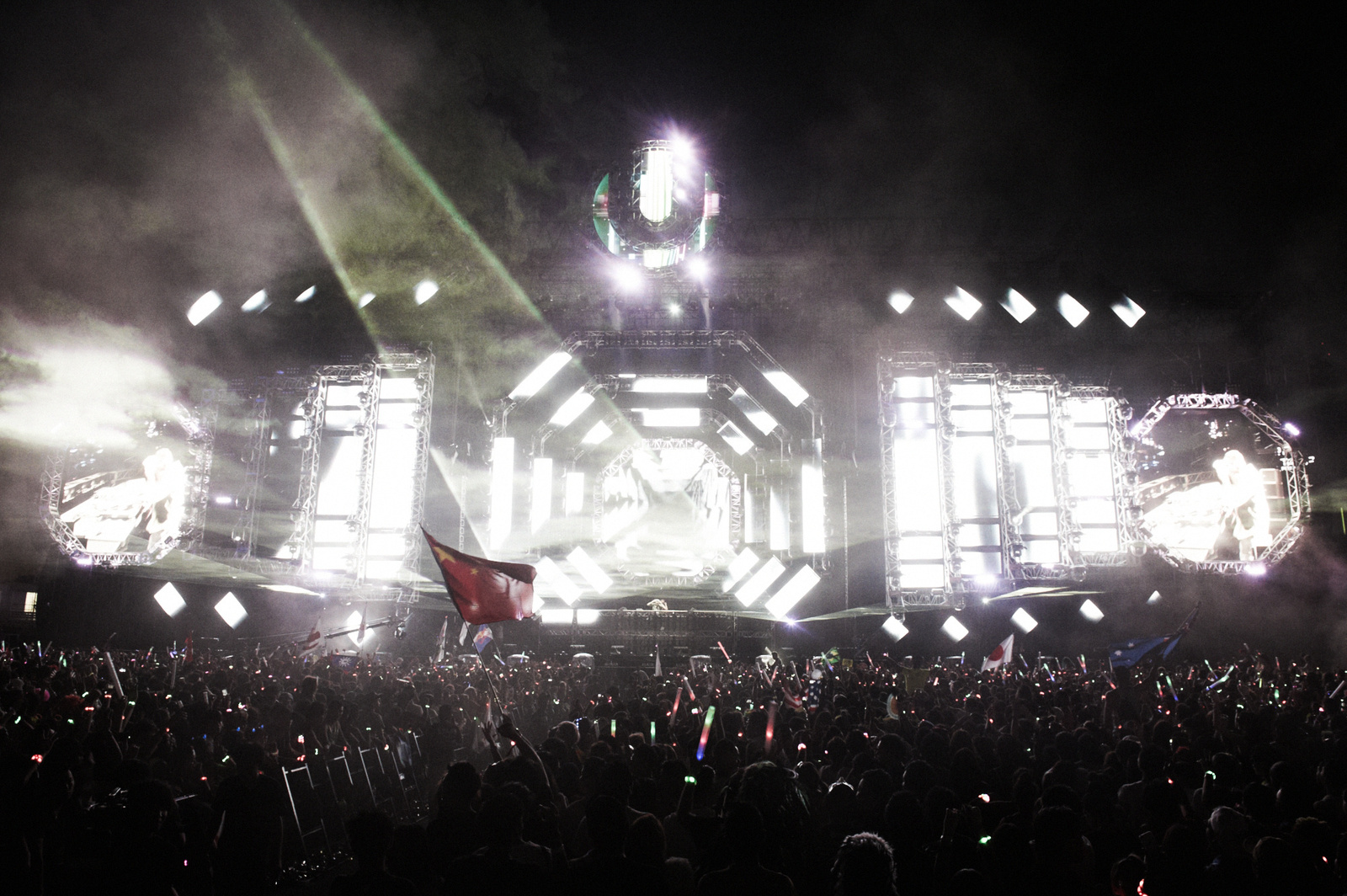 Heroes Descend on ULTRA JAPAN 54