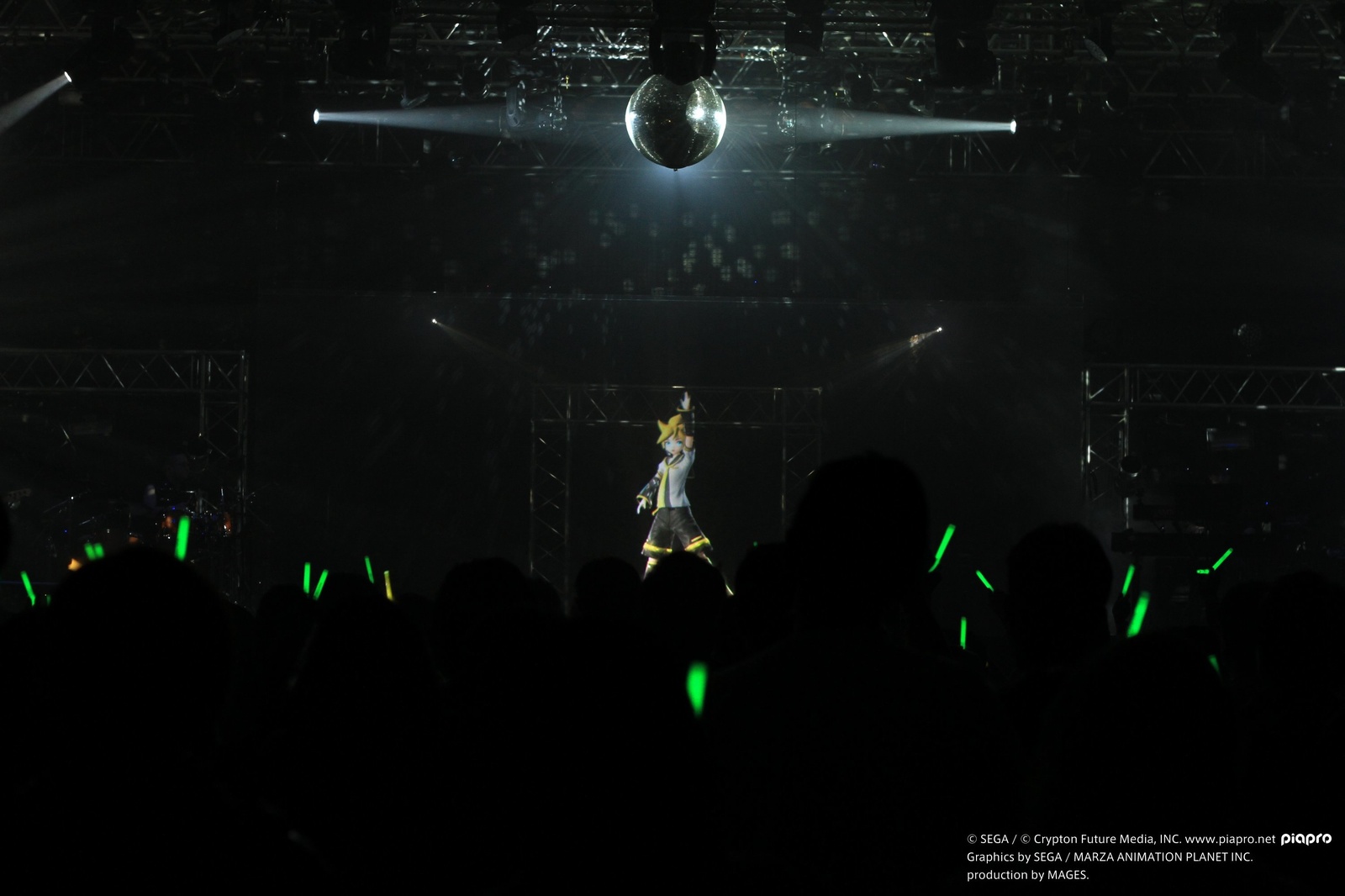 Other Vocaloid characters also made appearances. 32