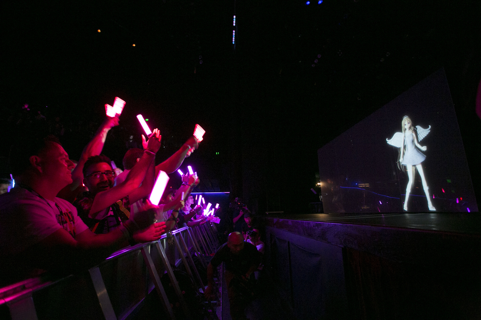 Virtual artist, IA welcomed by 2000 plus enthusiastic fans   at her sold out North American debut concert! 3