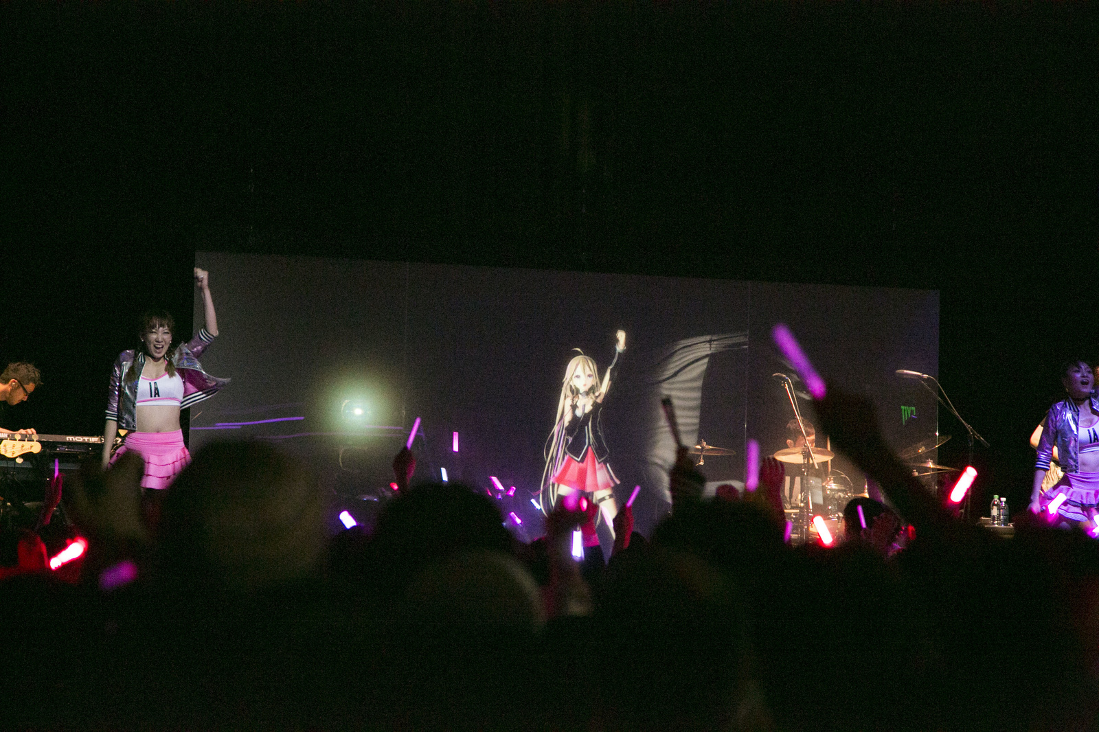 Virtual artist, IA welcomed by 2000 plus enthusiastic fans   at her sold out North American debut concert! 0