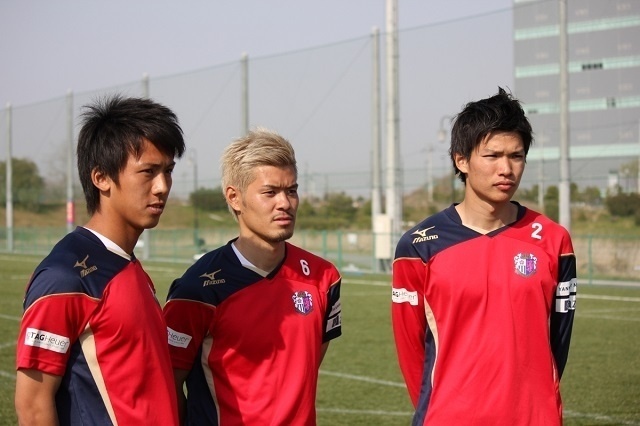 Ogihara, Yamaguchi, and Kotani of Cerezo Osaka Challenge Themselves with Recreating Tsubasa Ozora’s and Tarō Misaki’s “Twin Shot”!