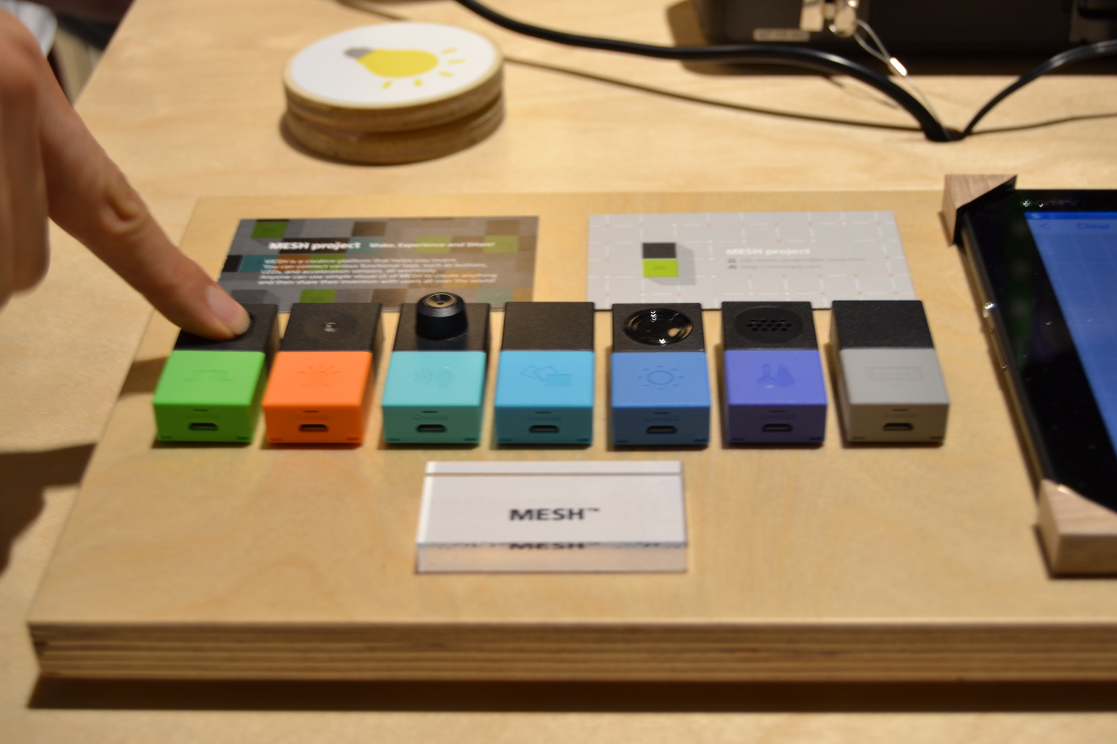 Transform Daily Objects into Smart Gadgets with MESH! [Mobile World Congress Event Report] 18