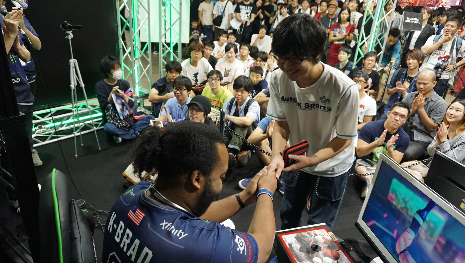 [TGS 2016] Attendees Take on Pro Gamer Team Evil Geniuses at Street Fighter V Showdown Tournament Presented by Monster Energy! 5
