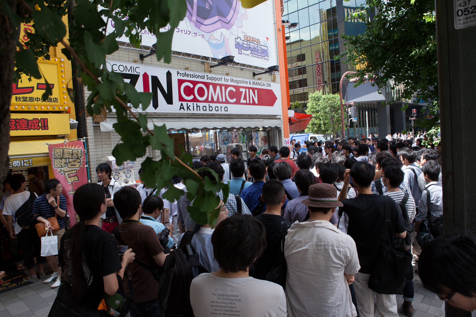 Is That a Swimsuit-clad Girl in the Window?! July 15 Release Event Held for Manga series “Sukumizu!” 0