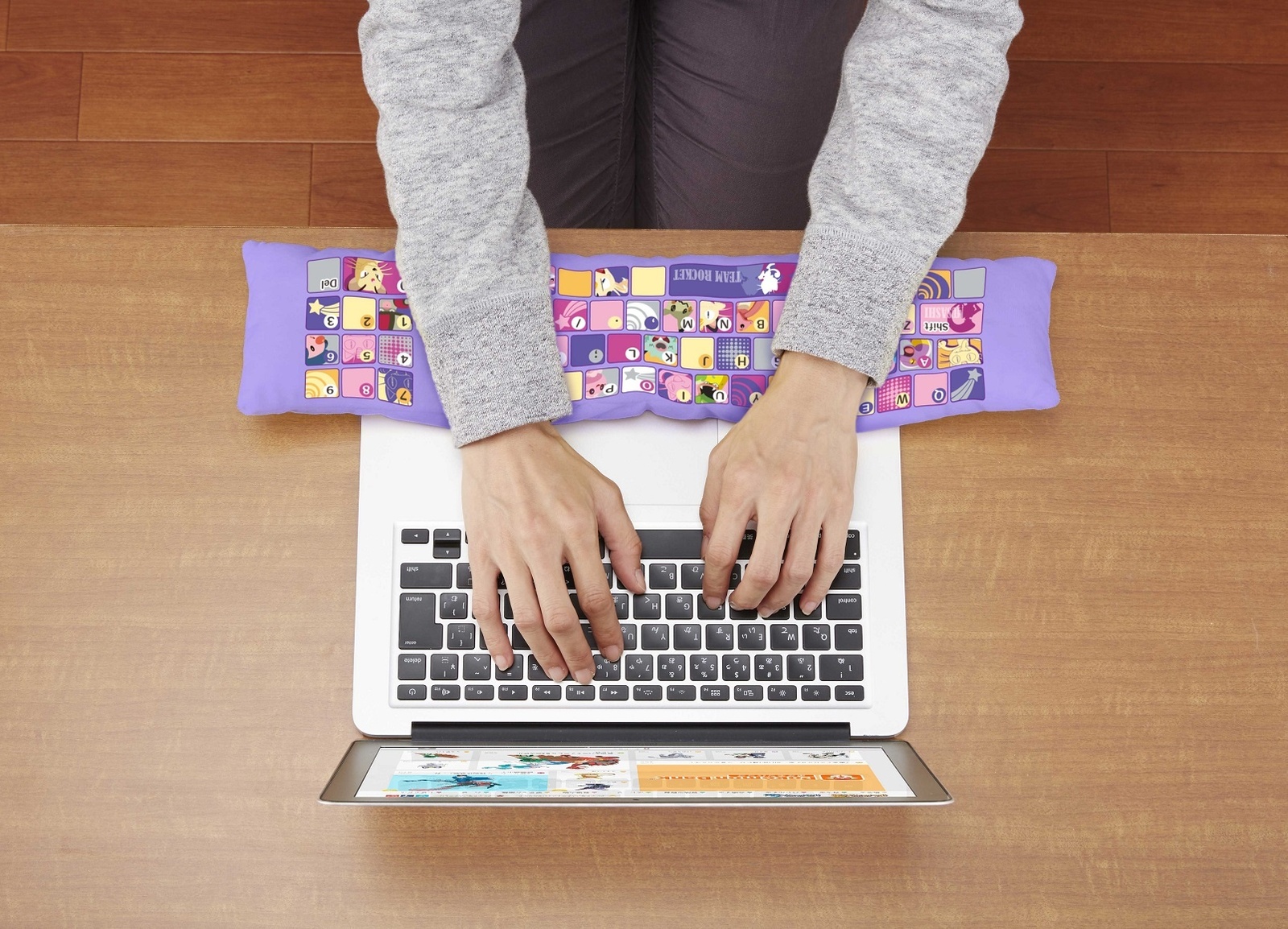 Meowth Is Here to Help with Your Computer Work as a Cushion! 9