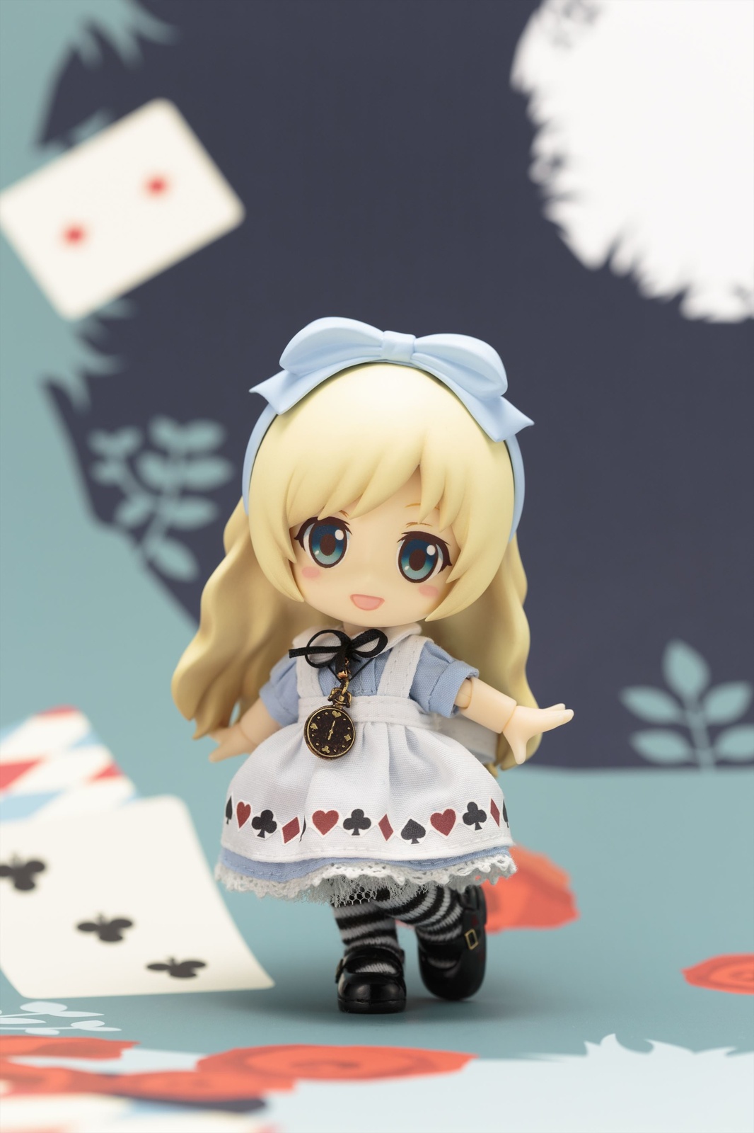 Alice, the Little Lady with an Air of Unconcealed Curiosity, Becomes Fourth Original Character in the Adorable Cu-poche Figure Line! 0