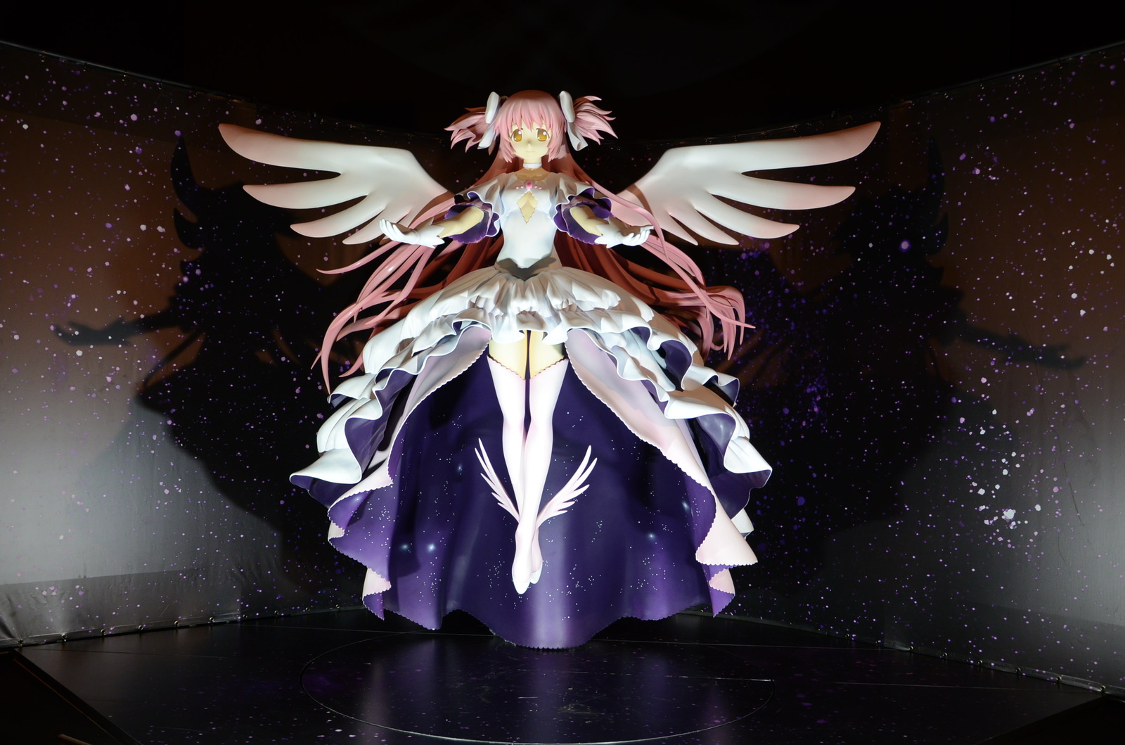You Can Meet Ultimate Madoka 52 Floors Above Ground?! “Puella Magi Madoka Magica the Movie Reproduction Exhibit - Beginnings and Eternal” Opens 14