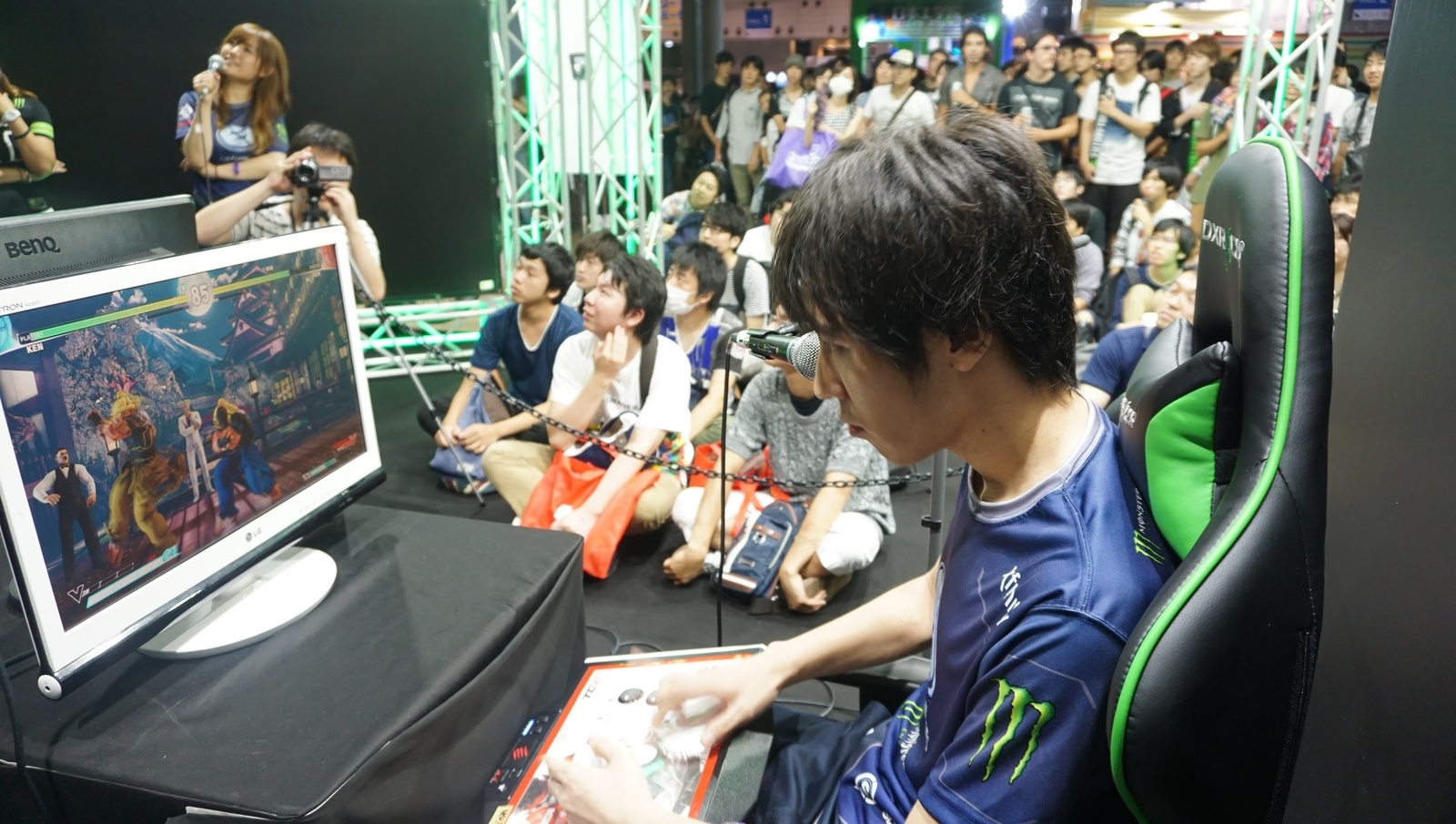 [TGS 2016] Attendees Take on Pro Gamer Team Evil Geniuses at Street Fighter V Showdown Tournament Presented by Monster Energy! 4