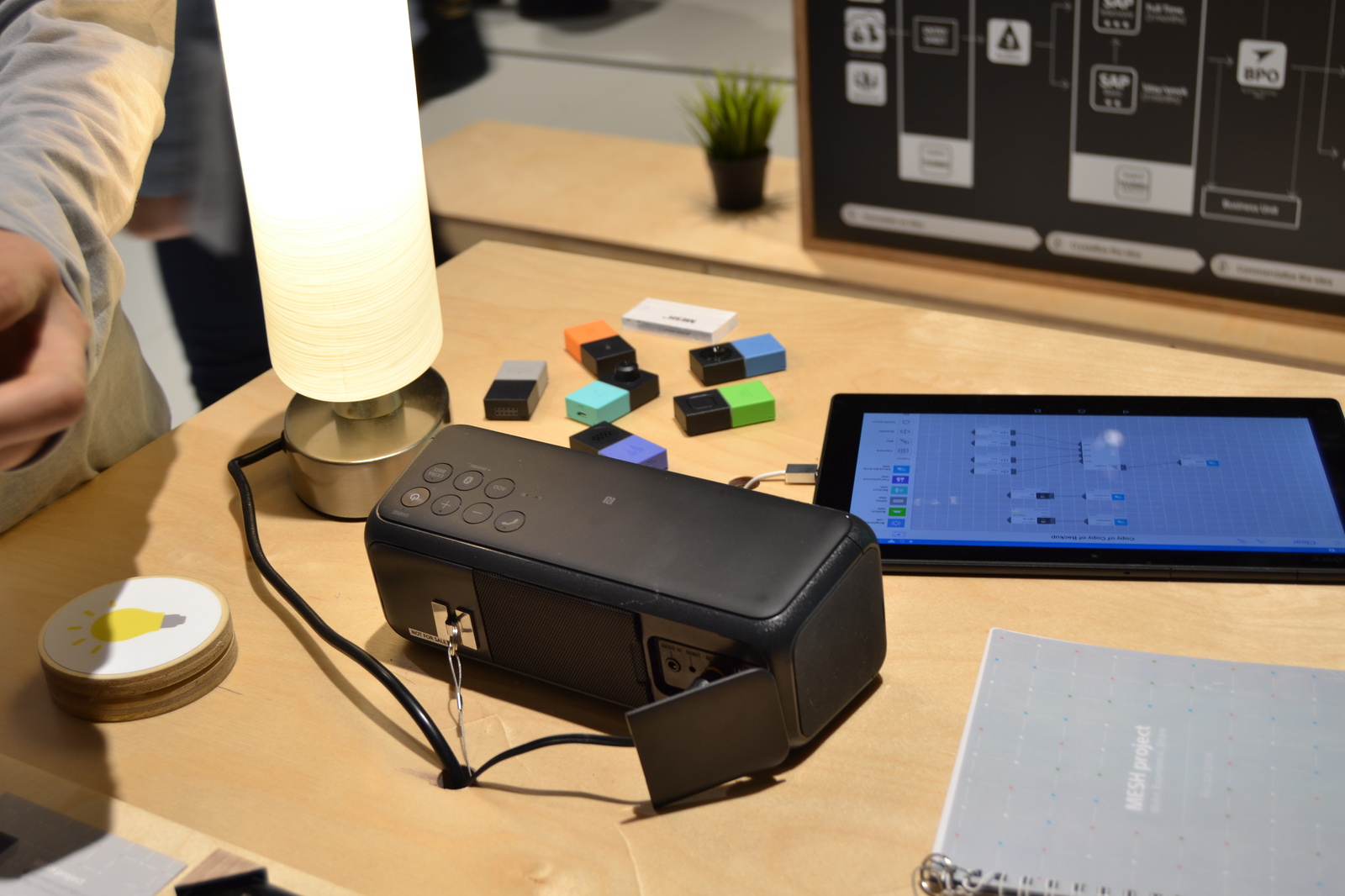 Transform Daily Objects into Smart Gadgets with MESH! [Mobile World Congress Event Report] 14