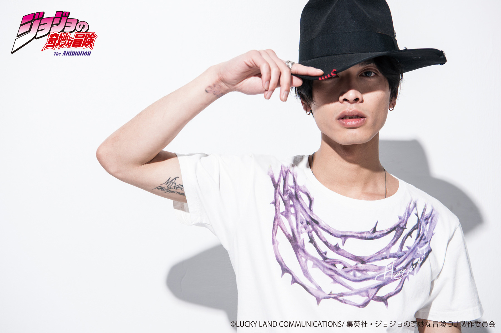 JoJo’s Bizarre Adventure Teams Up with Glamb for Yoshikage Kira & Killer Queen T-Shirts! 1