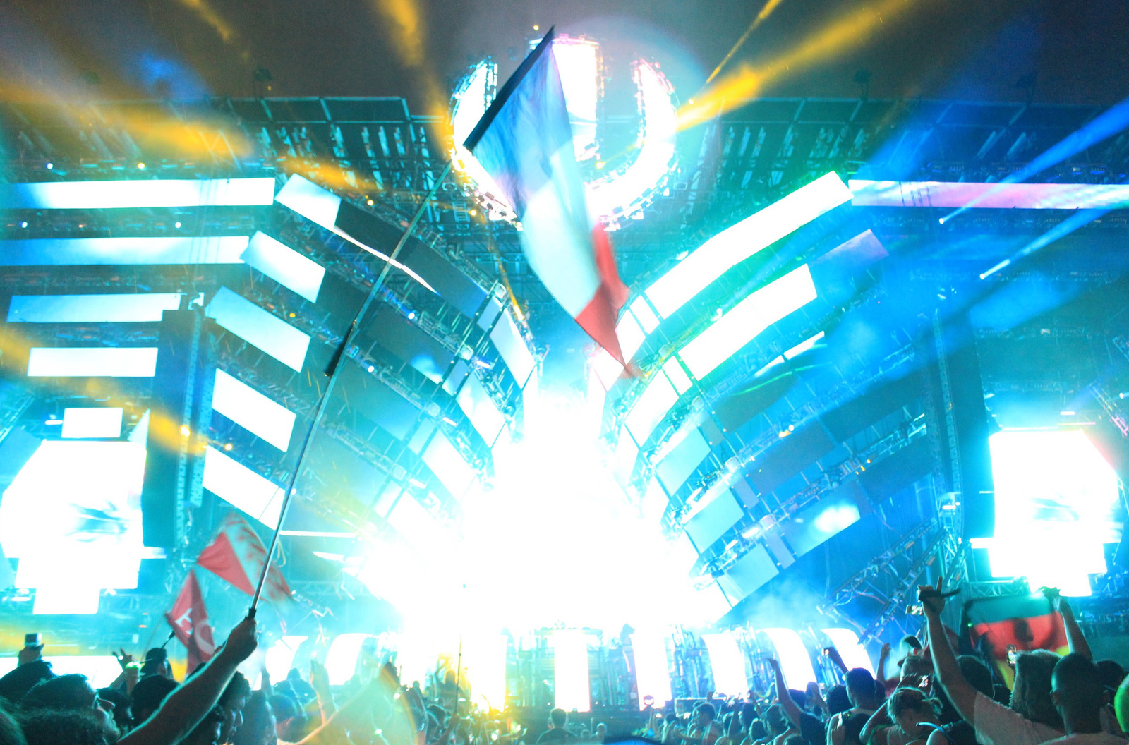 Over 160,000 People from Around the World Descend on Miami for Ultra Music Festival 2016