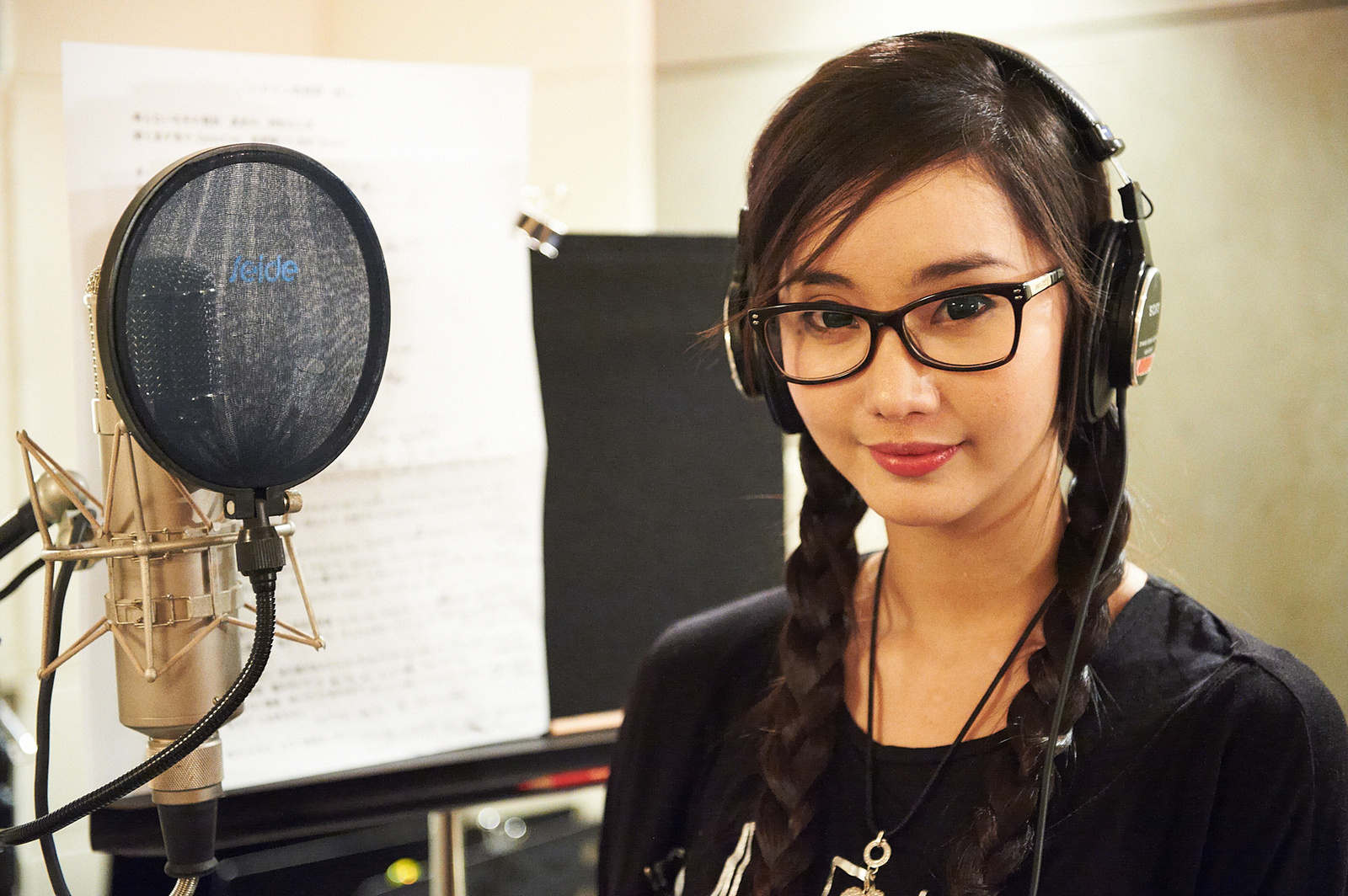 Headphone, mic... is she at recording? 13