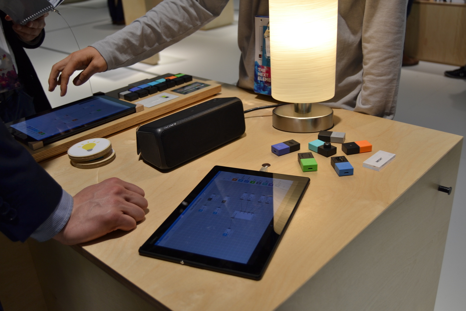 Transform Daily Objects into Smart Gadgets with MESH! [Mobile World Congress Event Report] 7