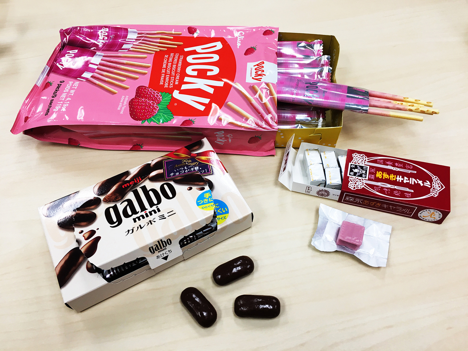 Top 3 Favorite Japanese Snacks! [TOM Staff Reviews]