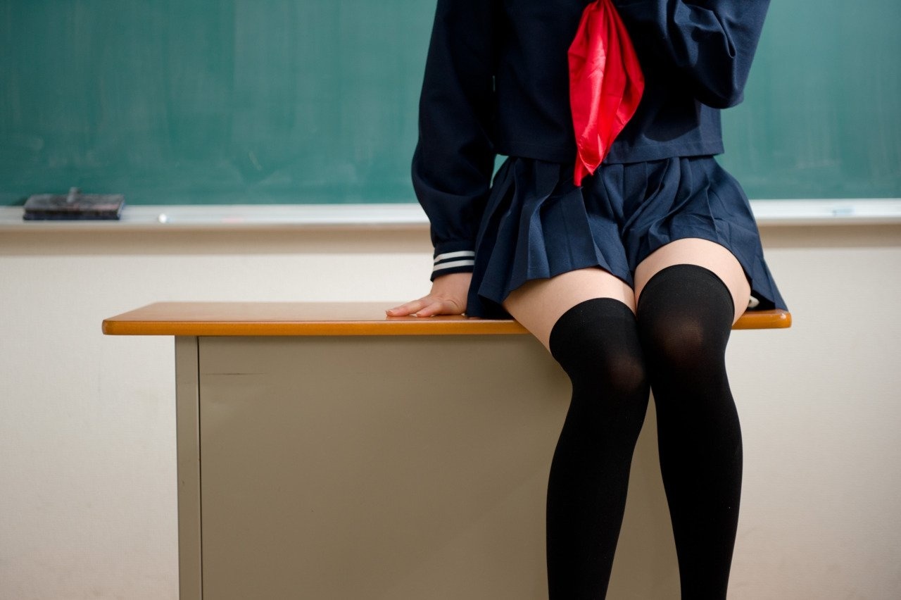 Why Can’t We All Stop Falling In Love With “Knee-High Socks”? Let’s Unravel The Mysterious Attraction Of It!