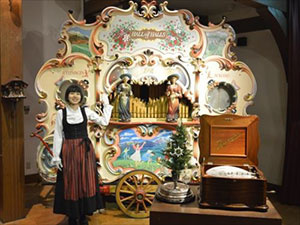 Hansel, Gretel & Gingerbread Houses Appearing for Christmas at Rokko Music Box Museum!