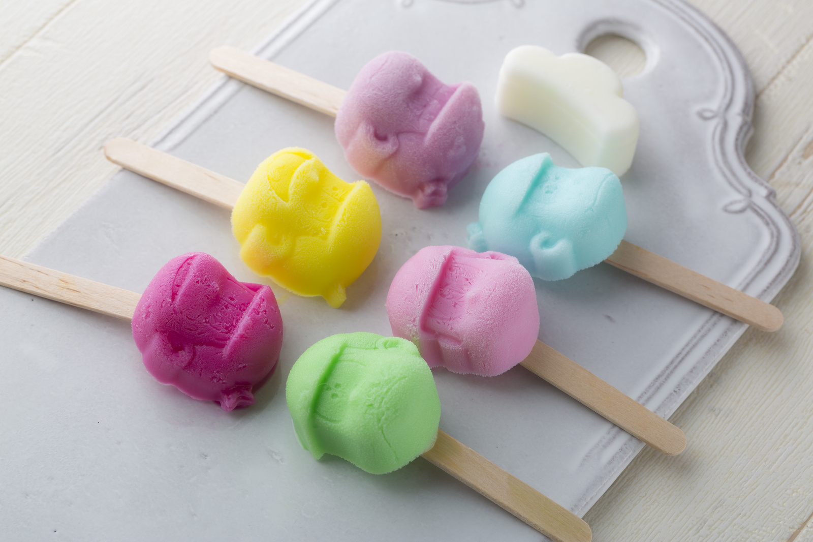 Osomatsu-san Recipe Book On Sale July 25, Comes With a Silicone Tray! 4