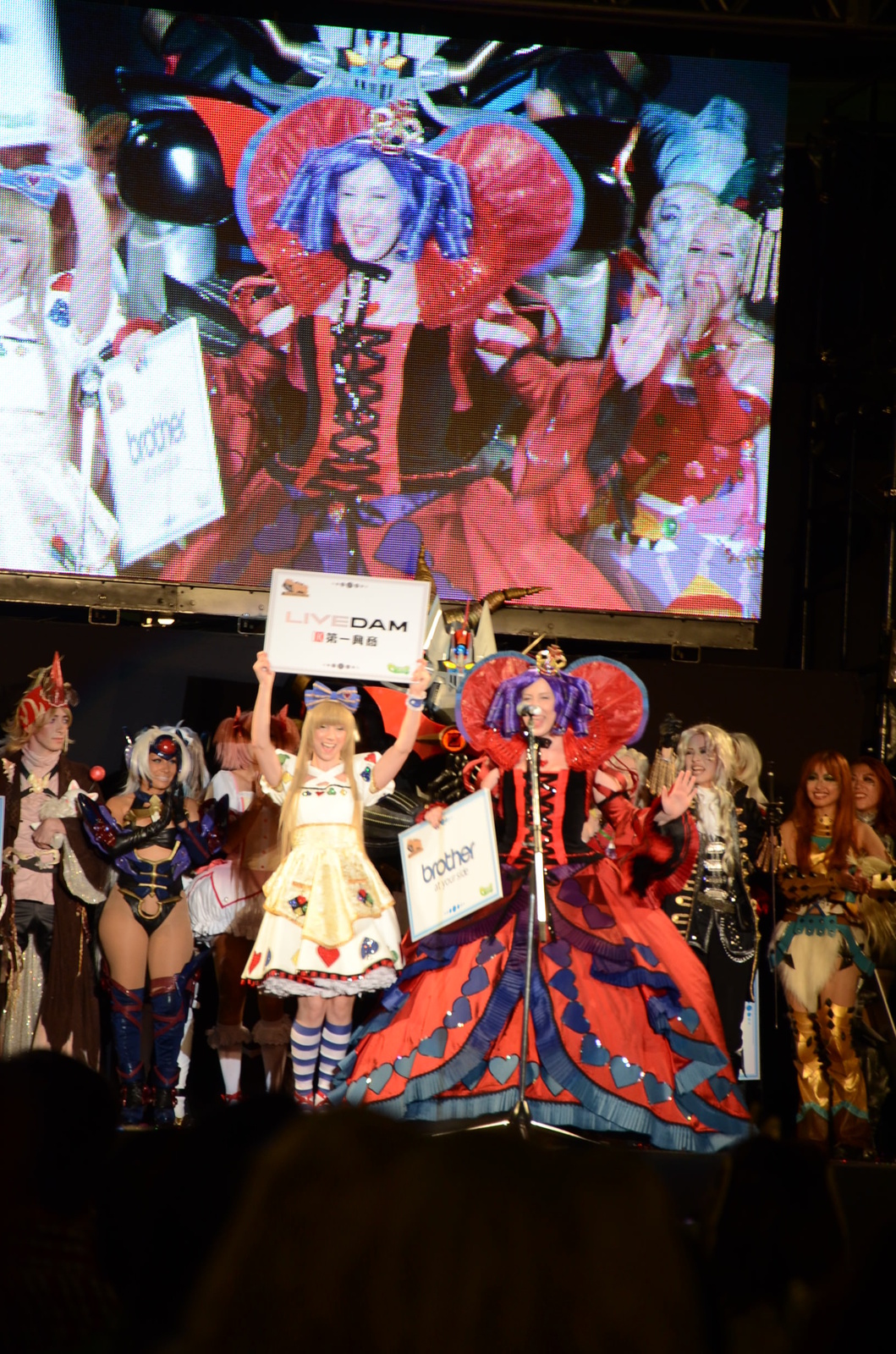 Second place: the American team, who revealed a stout story in the short time of 2 1/2 minutes. 11