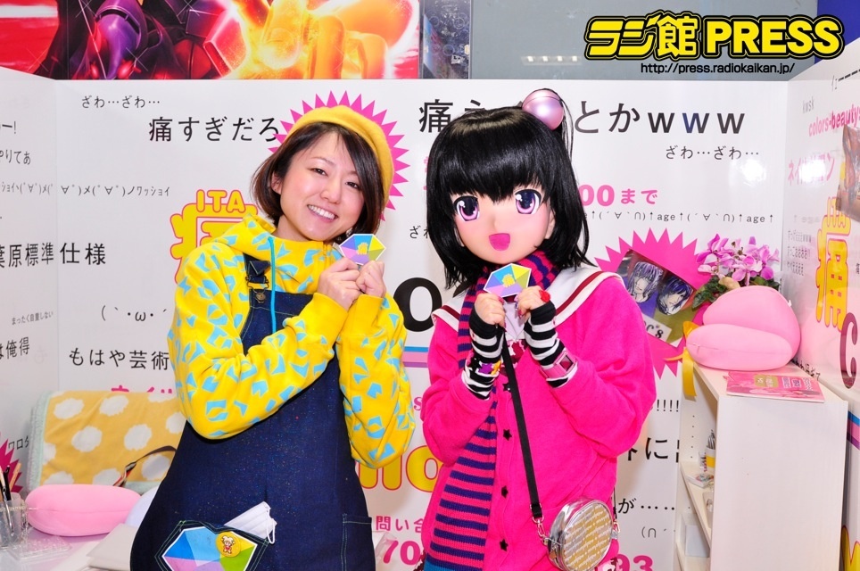 Momochi Minami is Manager for a Day at the Japan Nail Shop, Ita-color’s yellow!